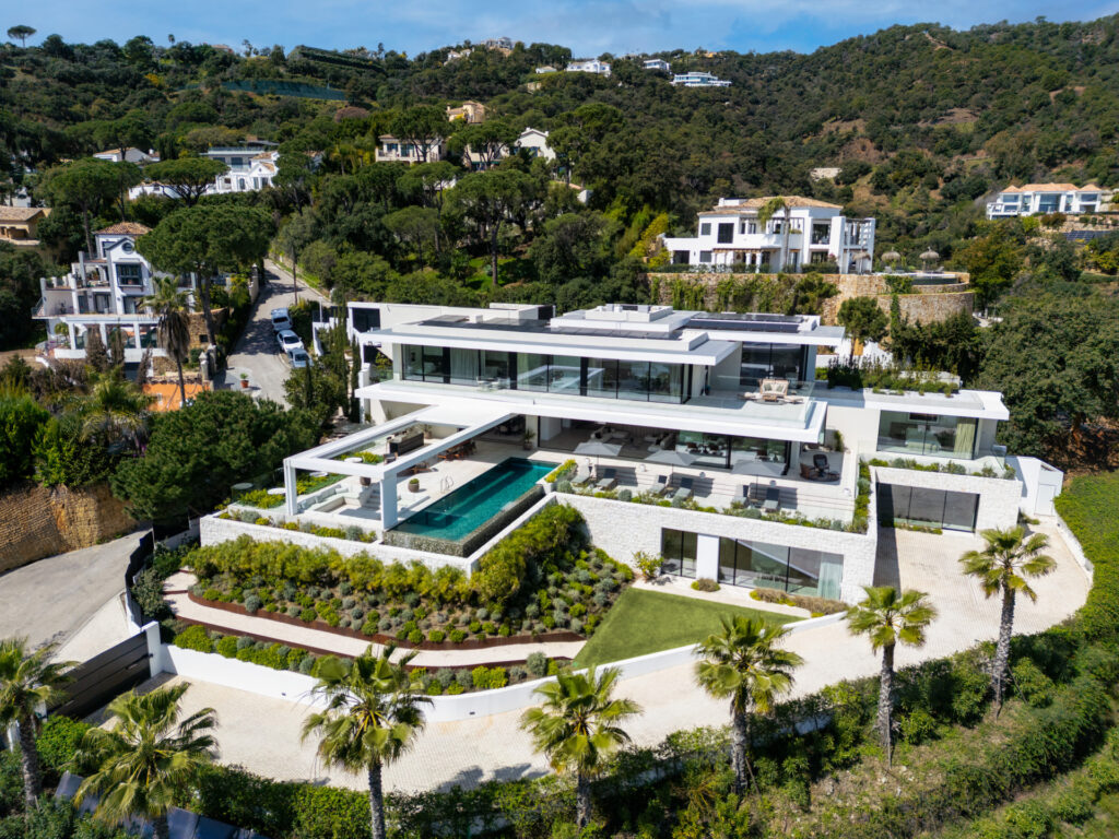 Villa in Benahavis — Ref. V8016