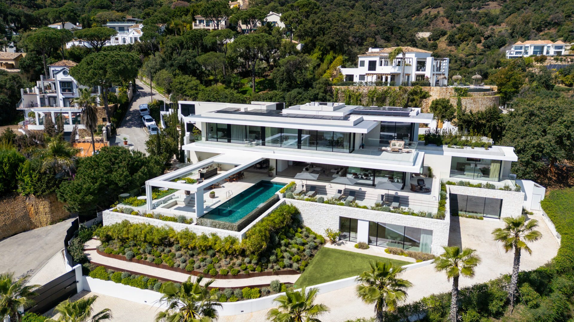 Villa in Benahavis — Ref. V8016