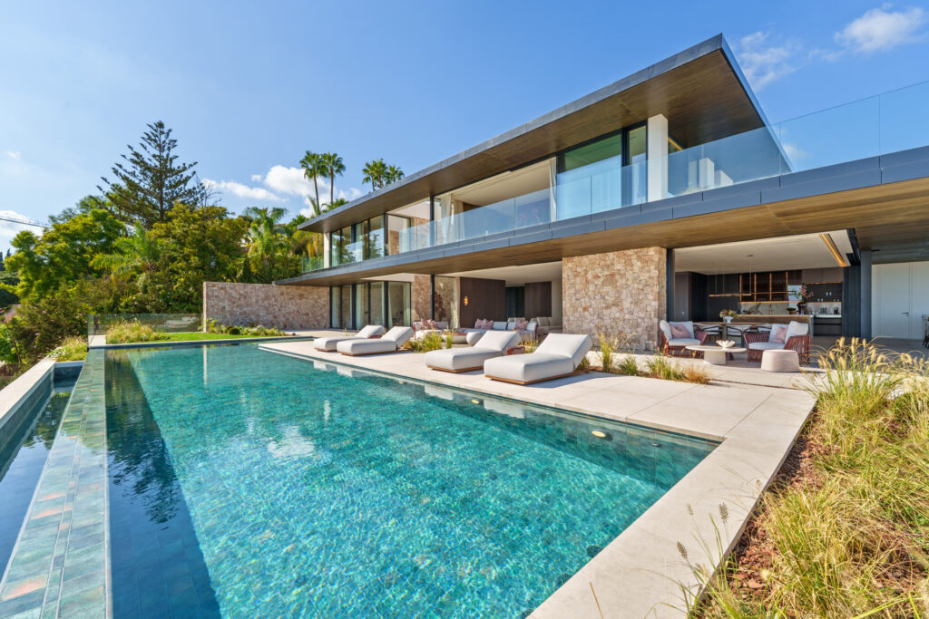 Villa in Benahavis — Ref. V8012