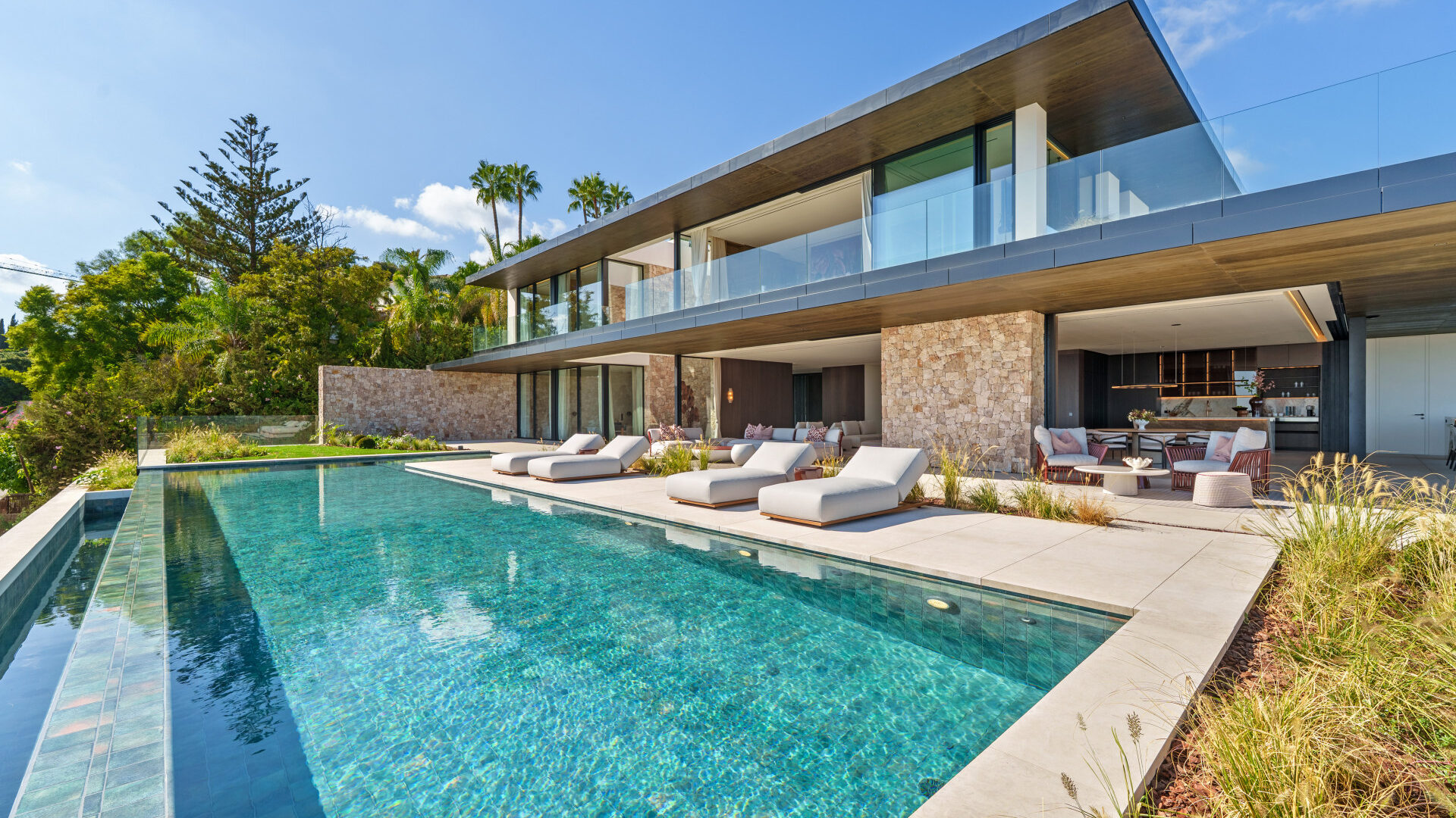 Villa in Benahavis — Ref. V8012